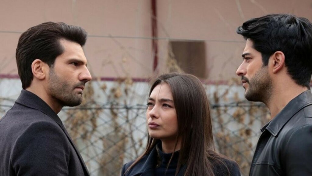 Смотреть все Сериалы про любовный треугольник